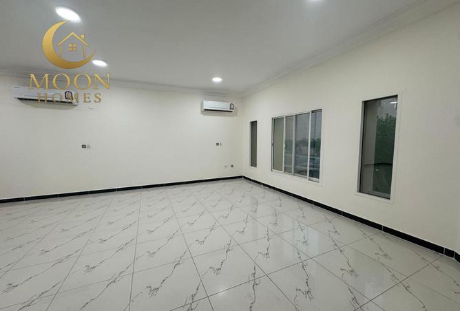 987227 - Property Image 2