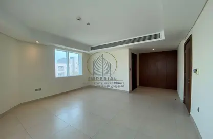 Empty Room image for: Apartment - 2 Bedrooms - 3 Bathrooms for rent in Hiteen Street - Al Muntazah - Doha, Image 1