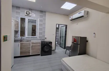 Apartment - Studio - 1 Bathroom for rent in Umm Ghuwailina 4 - Umm Ghuwailina - Doha