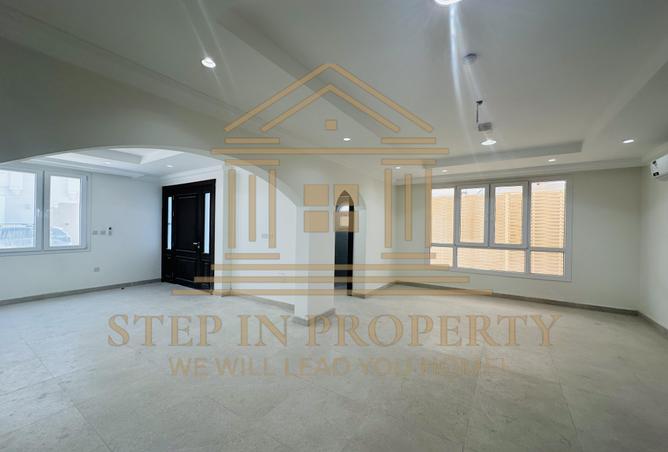 951698 - Property Image 2