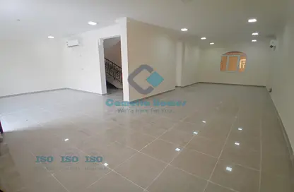 Villa - 4 Bedrooms - 5 Bathrooms for rent in Umm Al Seneem Street - Ain Khaled - Doha