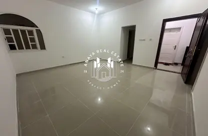Apartment - 2 Bedrooms - 1 Bathroom for rent in Umm Al Seneem Street - Ain Khaled - Doha