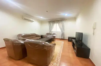 Apartment - 2 Bedrooms - 2 Bathrooms for rent in Al Khair Tower - Corniche Road - Corniche Road - Doha