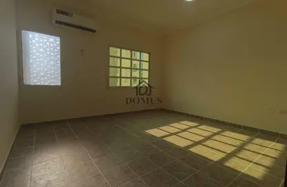 شقة - 3 غرف نوم - 2 حمامات للايجار في شارع انس - فريج بن محمود الشمالي - فريج بن محمود - الدوحة