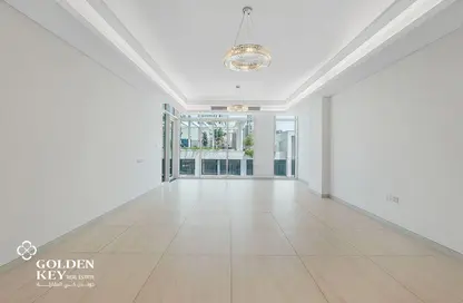 Apartment - 1 Bedroom - 2 Bathrooms for rent in Crystal Residence - The Pearl Island - Doha