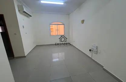 Apartment - 3 Bedrooms - 2 Bathrooms for rent in Thabit Bin Zaid Street - Al Mansoura - Doha
