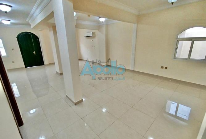 587888 - Property Image 2