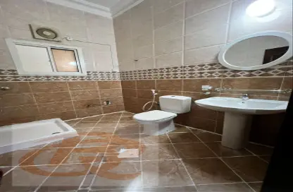 صورة لـ حمام فيلا - غرفة نوم - 1 حمام للايجار في شارع النعيجة - غرب الهلال - الهلال - الدوحة ، صورة رقم 1