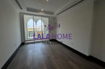 شقة - غرفة نوم - 2 حمامات للايجار في فيفا غرب - فيفا بحرية - جزيرة اللؤلؤة - الدوحة