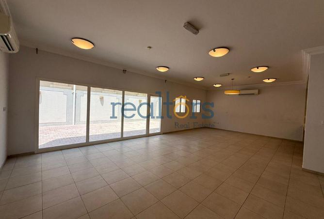 933018 - Property Image 3