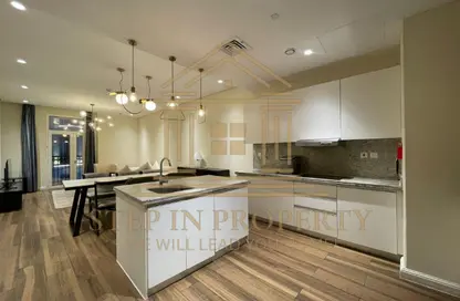 Apartment - 2 Bedrooms - 4 Bathrooms for rent in Floresta Gardens - Floresta Gardens - The Pearl Island - Doha