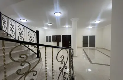 فيلا - 5 غرف نوم - 4 حمامات للايجار في فلل عين خالد - عين خالد - الدوحة