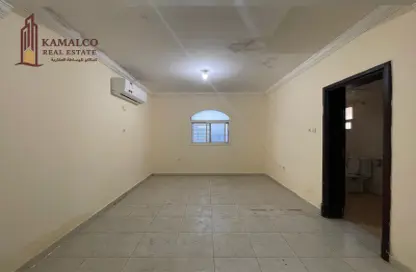 Apartment - 3 Bedrooms - 2 Bathrooms for rent in Fereej Bin Mahmoud - Doha