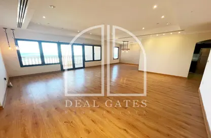 Empty Room image for: Apartment - 2 Bedrooms - 3 Bathrooms for rent in West Porto Drive - Porto Arabia - The Pearl Island - Doha, Image 1