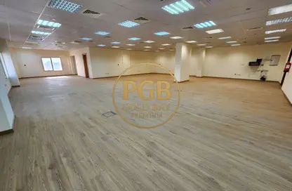 مساحات مكتبية - استوديو - 2 حمامات للايجار في شارع انس - فريج بن محمود الشمالي - فريج بن محمود - الدوحة