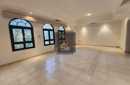 Compound - 5 Bedrooms - 6 Bathrooms for rent in Bin Omran 35 - Fereej Bin Omran - Doha
