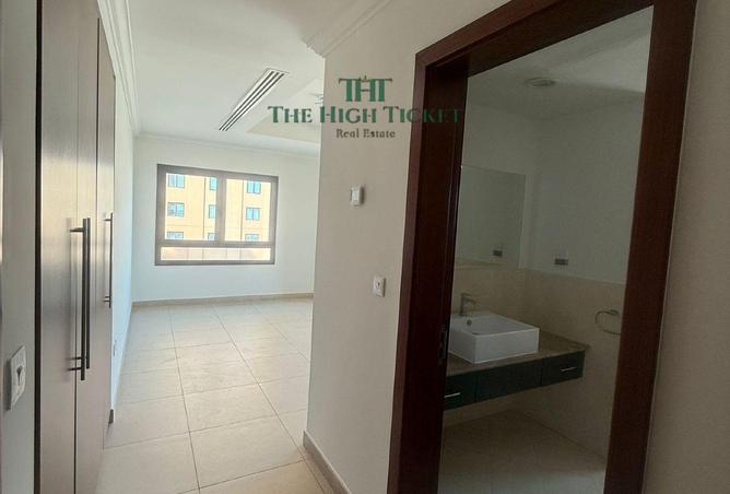 931689 - Property Image 2