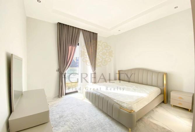 989721 - Property Image 3