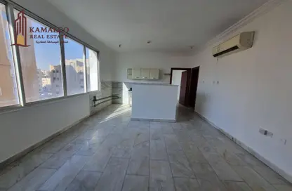 Apartment - 1 Bedroom - 1 Bathroom for rent in Umm Ghuwalina - Umm Ghuwailina - Doha