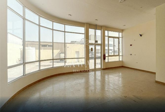 989051 - Property Image 2