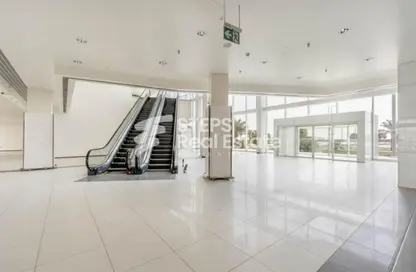 Shop - Studio - 1 Bathroom for rent in Umm Al Seneem Street - Ain Khaled - Doha