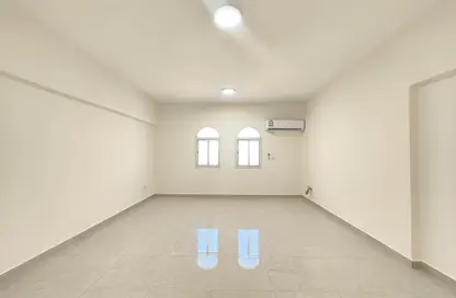 Apartment - 2 Bedrooms - 2 Bathrooms for rent in Al Mansoura - Al Mansoura - Doha