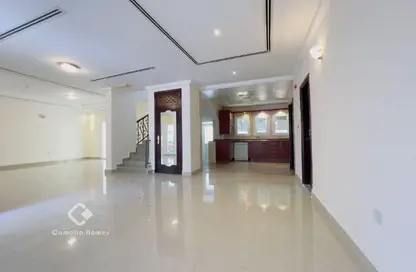 Compound - 3 Bedrooms - 5 Bathrooms for rent in Muraikh - AlMuraikh - Doha