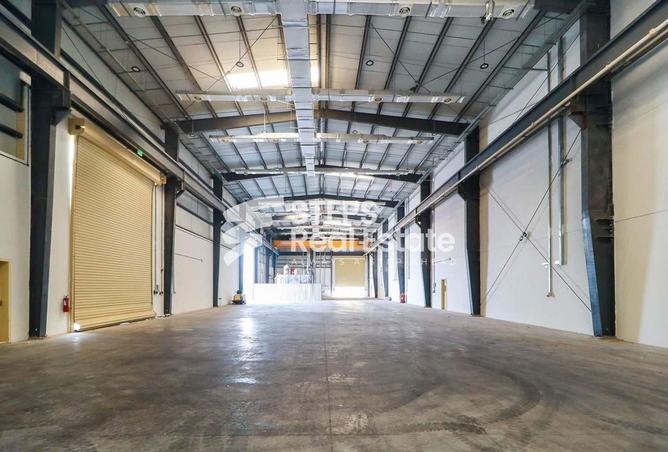 Warehouse - Studio - 2 Bathrooms for rent in East Industrial Street - Birkat Al Awamer - Al Wakra