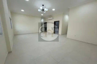 Apartment - 2 Bedrooms - 2 Bathrooms for rent in Al Mansoura - Al Mansoura - Doha
