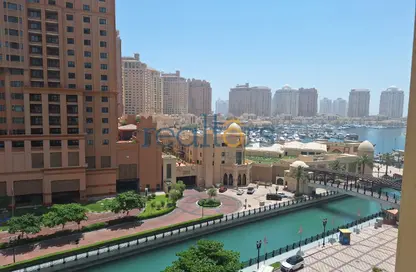 شقة - 2 غرف نوم - 3 حمامات للايجار في طريق بورتو الشرقي - بورتو أرابيا - جزيرة اللؤلؤة - الدوحة