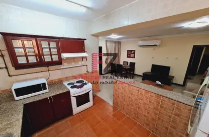 صورة لـ مطبخ شقة - غرفة نوم - 1 حمام للايجار في فريج عبد العزيز - فريج عبد العزيز - الدوحة ، صورة رقم 1