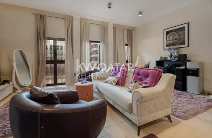 Apartment - 1 Bedroom - 2 Bathrooms for rent in Carnaval - Qanat Quartier - The Pearl Island - Doha