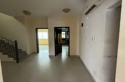 فيلا - 5 غرف نوم - 4 حمامات للايجار في أم العمد - أم العمد - الشمال