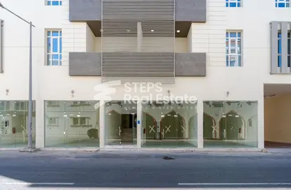 محل تجاري - استوديو - 1 حمام للايجار في فريج كليب - الدوحة
