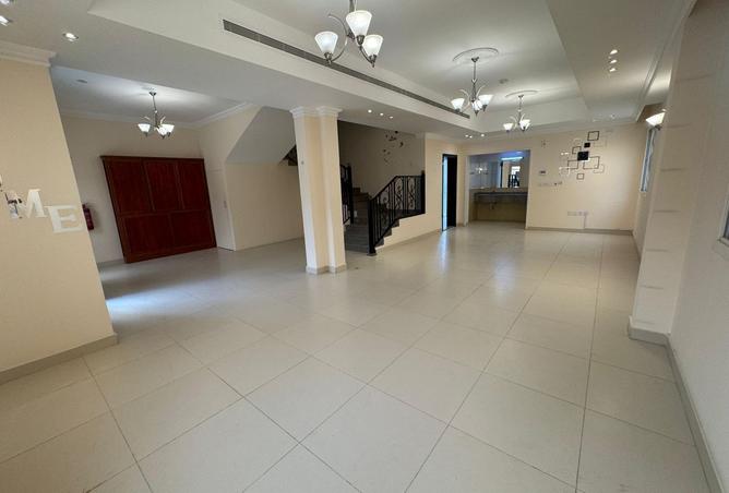 944711 - Property Image 2