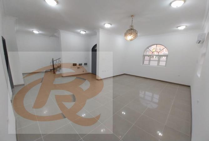 Villa - 4 Bedrooms - 3 Bathrooms for rent in Tadmur Street - Old Airport Road - Doha