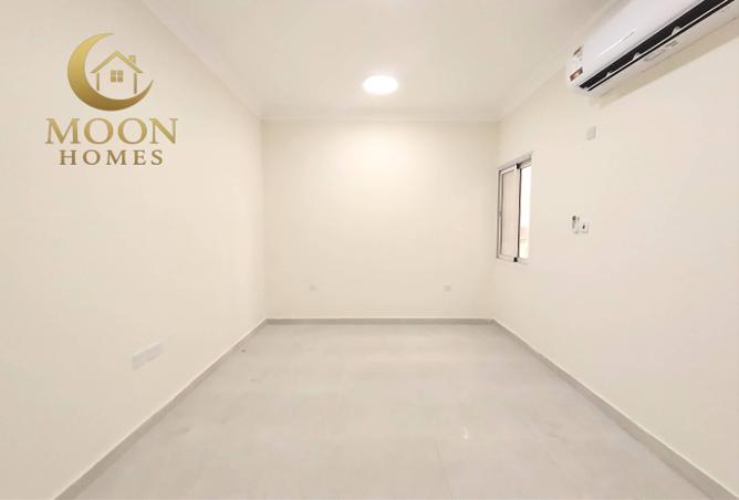 983767 - Property Image 2