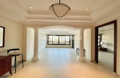 Apartment - 2 Bedrooms - 3 Bathrooms for rent in West Porto Drive - Porto Arabia - The Pearl Island - Doha