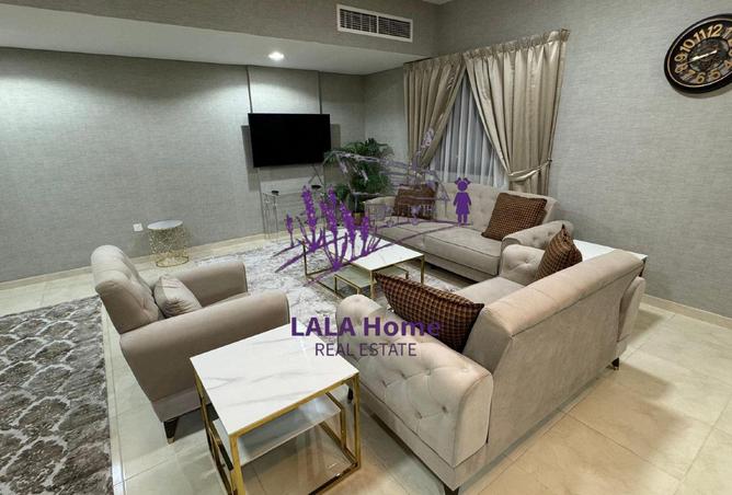 932322 - Property Image 2