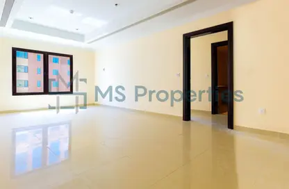 Apartment - 1 Bedroom - 2 Bathrooms for rent in West Porto Drive - Porto Arabia - The Pearl Island - Doha Apartment - 1 Bedroom - 2 Bathrooms for rent in West Porto Drive - Porto Arabia - The Pearl Island - Doha