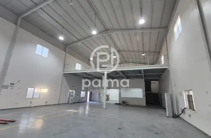 Warehouse - Studio - 2 Bathrooms for rent in Logistics Village Qatar - Al Wakra