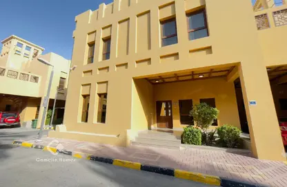 مجمع سكني - 4 غرف نوم - 5 حمامات للايجار في مريخ - المريخ - الدوحة