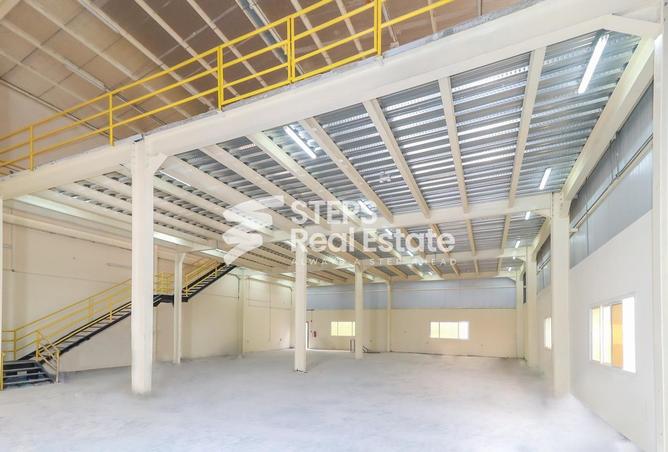 Warehouse - Studio - 1 Bathroom for rent in East Industrial Street - Birkat Al Awamer - Al Wakra