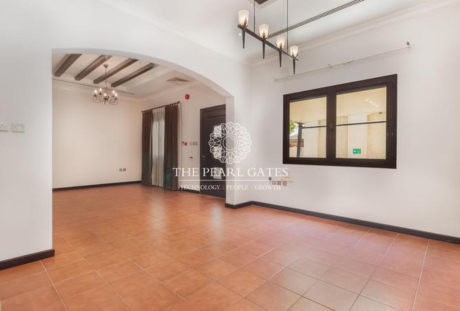 972245 - Property Image 2