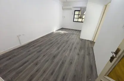 شقة - غرفة نوم - 1 حمام للايجار في فيلات وست باي - الخليج الجنوبي - الخليج الغربي - الدوحة