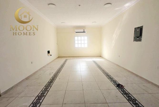 987649 - Property Image 2