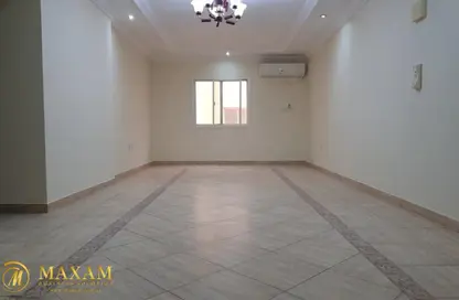 Apartment - 2 Bedrooms - 2 Bathrooms for rent in Al Sadd Road - Al Sadd - Doha