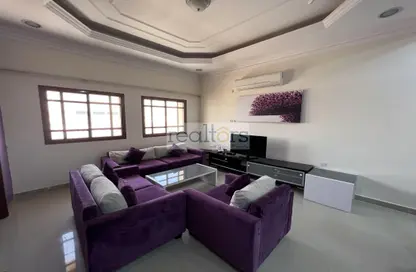 صورة لـ غرفة المعيشة شقة - غرفة نوم - 1 حمام للايجار في شارع الحمرا - الثمامة - الدوحة ، صورة رقم 1