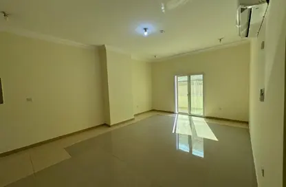 Apartment - 2 Bedrooms - 2 Bathrooms for rent in Al Nasr Street - Al Nasr - Doha