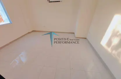 شقة - 2 غرف نوم - 2 حمامات للايجار في شارع المطار القديم - طريق المطار القديم - الدوحة